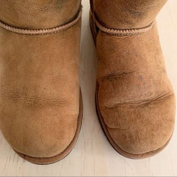 Ugg | Bailey triplet button distressed boots 6 - Picture 3 of 6